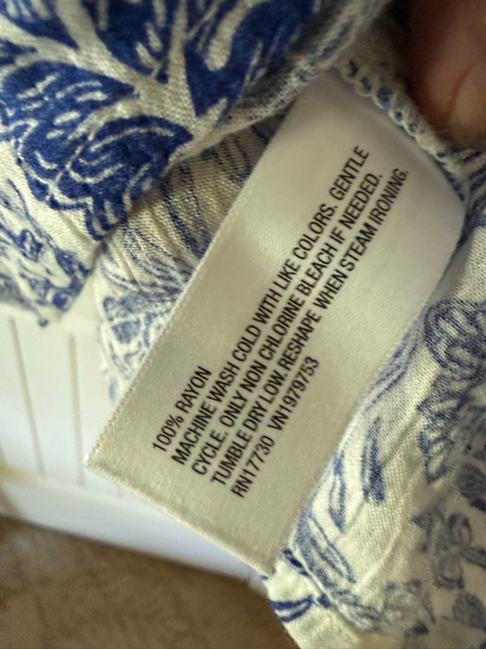 Knox Rose White Top with Blue Floral Design NWT - Picture 4 of 7